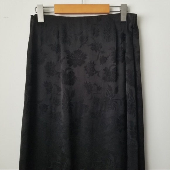 Aritzia skirt - Picture 10 of 15